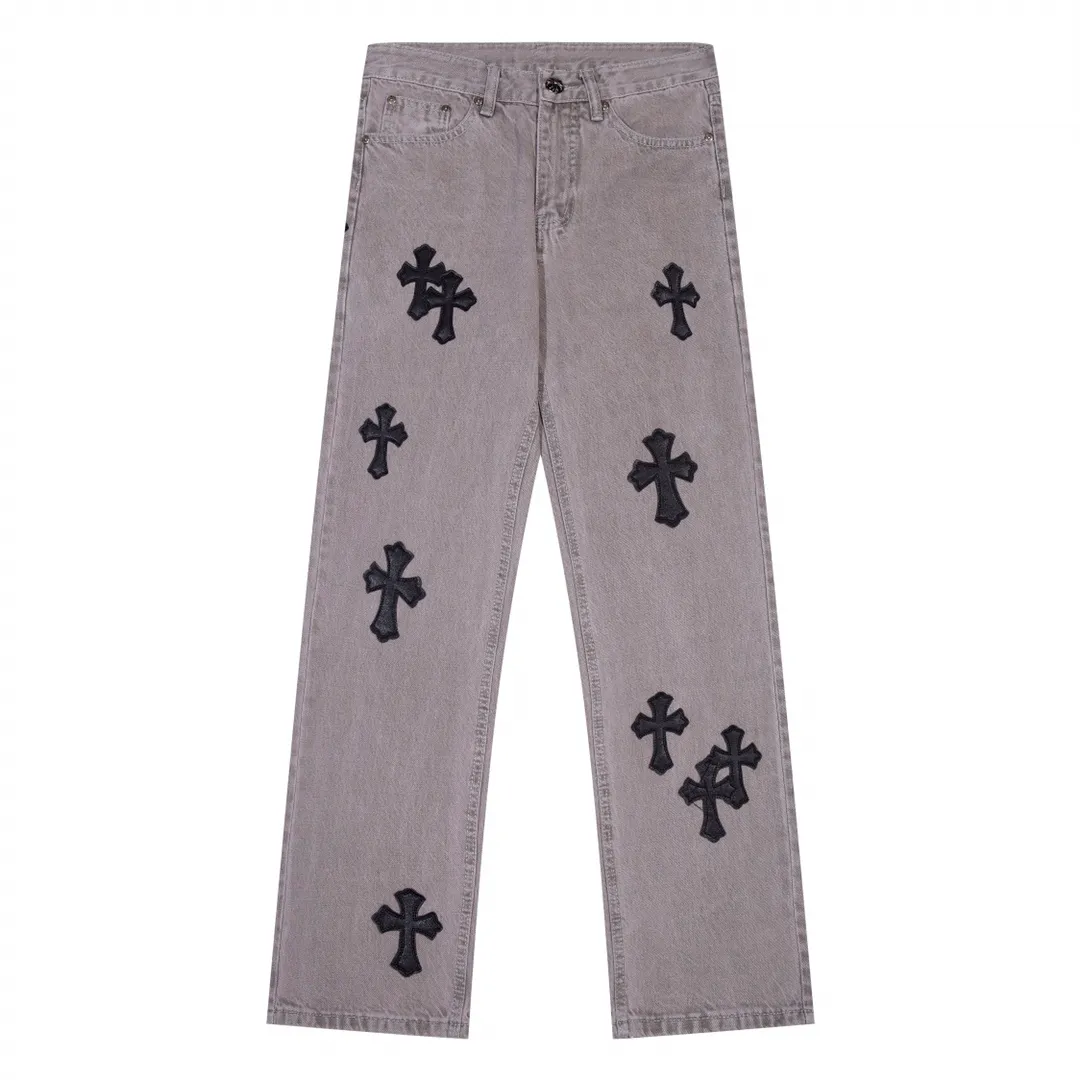 P220 Style Number: H443 Chrome Hearts CH Chrome Hearts Heavy Industry Damaged High Street Jeans exude unruly personality and unique charm. Every wear and tear is carefully designed to present a unique artistic feel. Made of imported denim fabric, which has undergone heavy industrial washing and destruction treatment, the trousers show a super cool effect on the upper body, allowing you to dominate the fashion stage.  This is more than just a pair of jeans, it is an expression of attitude. With its unique design concept and ultimate pursuit of details, Croxin breaks traditional boundaries and defines the jeans trend in the new era. The trousers are made of double-layer woven fabric and matched with customized hardware, showing an incomparably beautiful and unique style, making every wearer the focus of fashion. Imported denim fabric, super heavy-duty washed and damaged, the upper body is super cool! Customized hardware. Unbeatable and beautiful style. The production process is difficult. Full of high street feel. Color: Gray Size: S M L XL XXL
